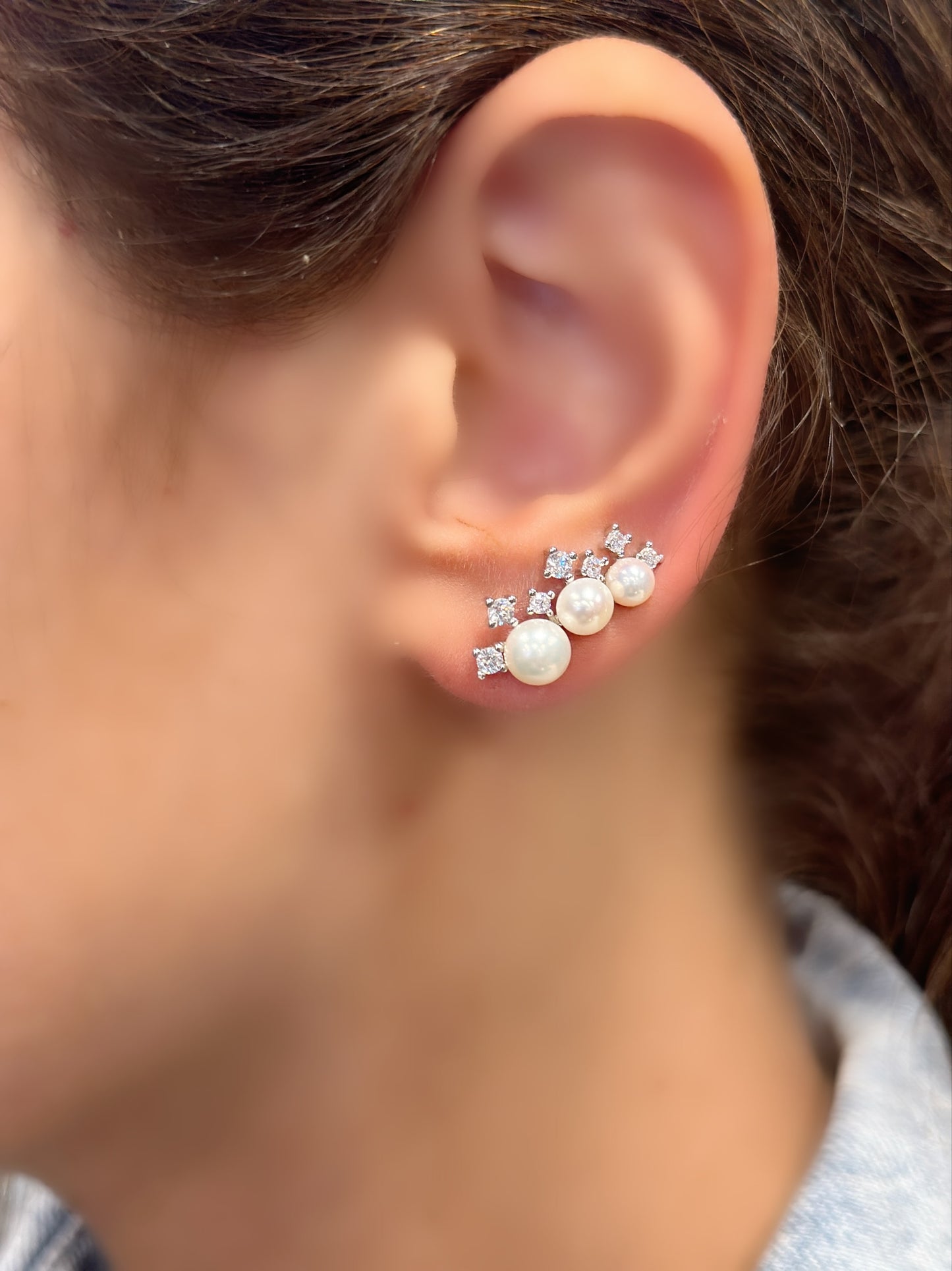 Ear Climbing Earrings With Three Pearls and White Zircon