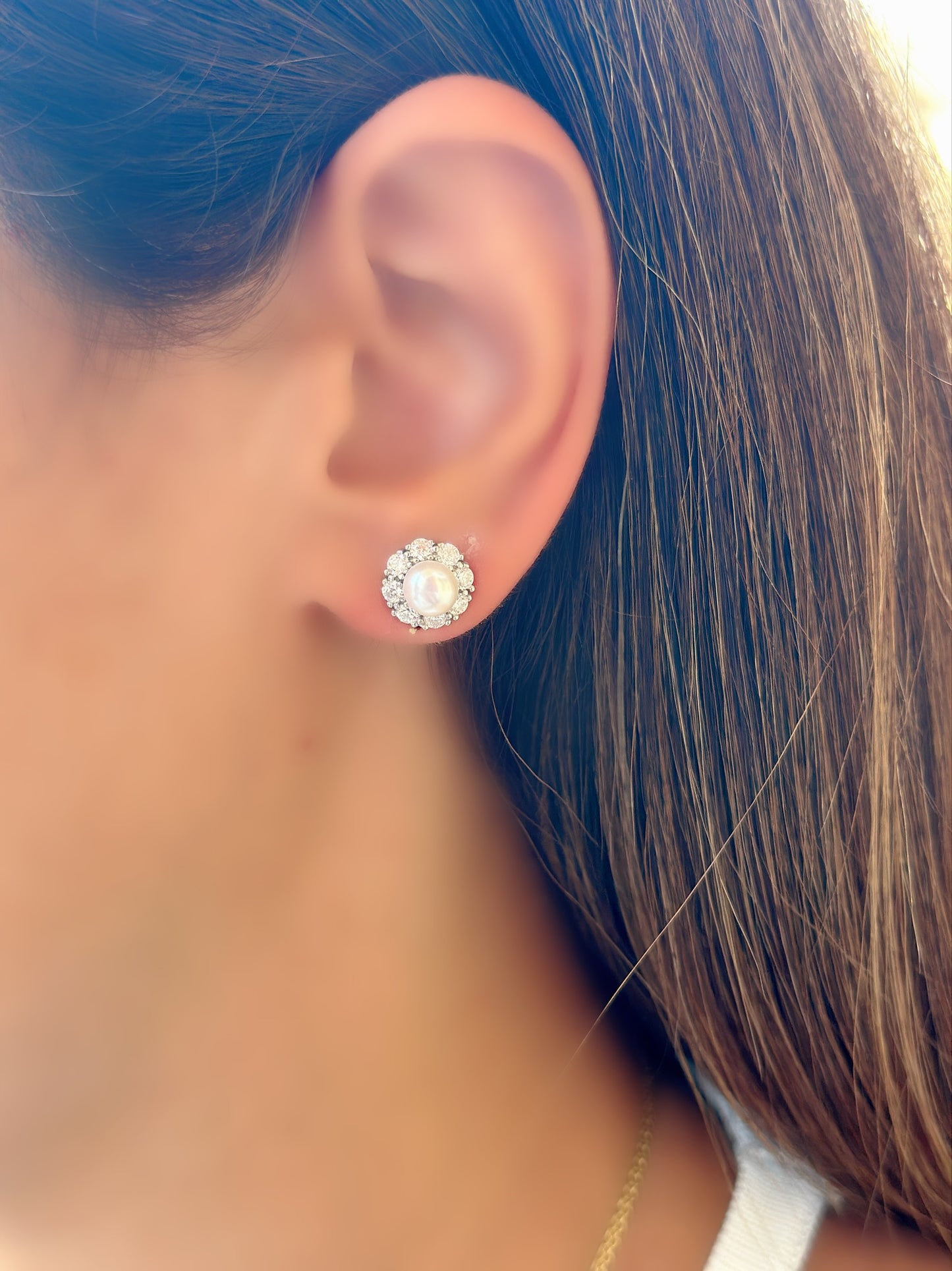 Flower Shape Earrings With Pearl In The middle