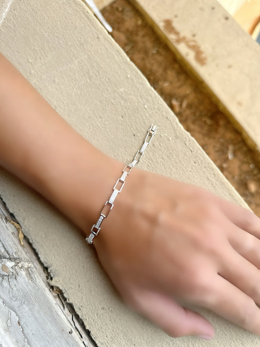 Classic Clip Link Design Bracelet