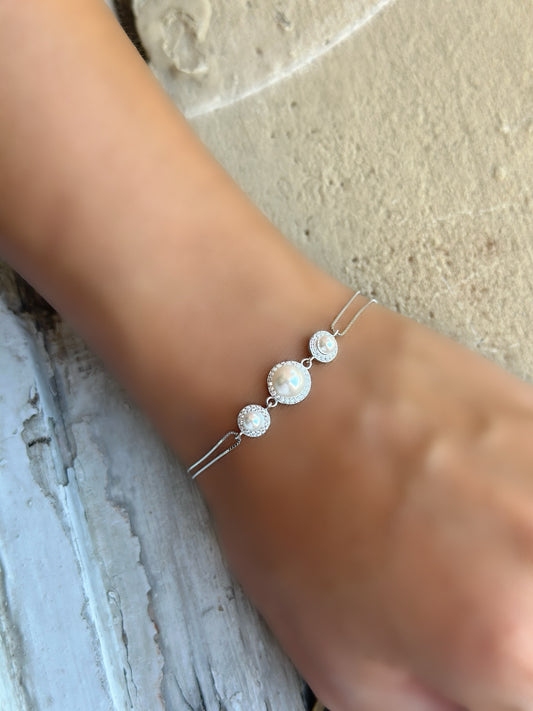 Double Box Chain With Three Pearl Design Bracelet